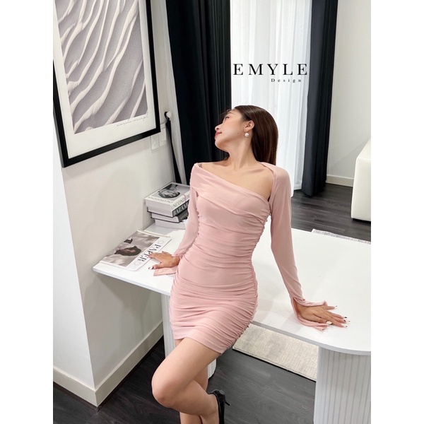 Váy body tay loe