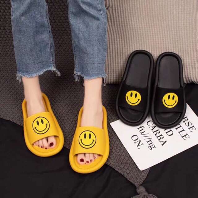 Dép mặt cười