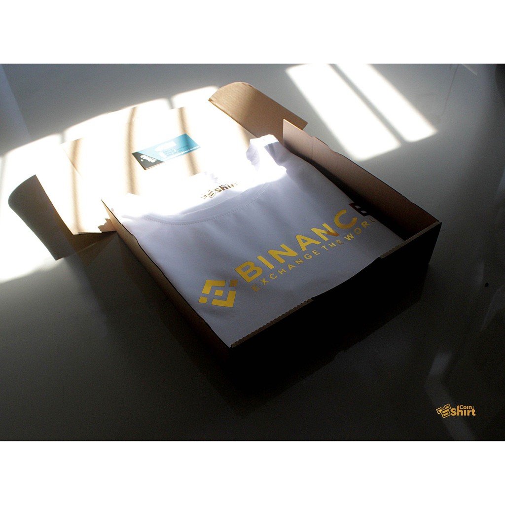 BINANCE màu nhũ vàng., Bitcoin