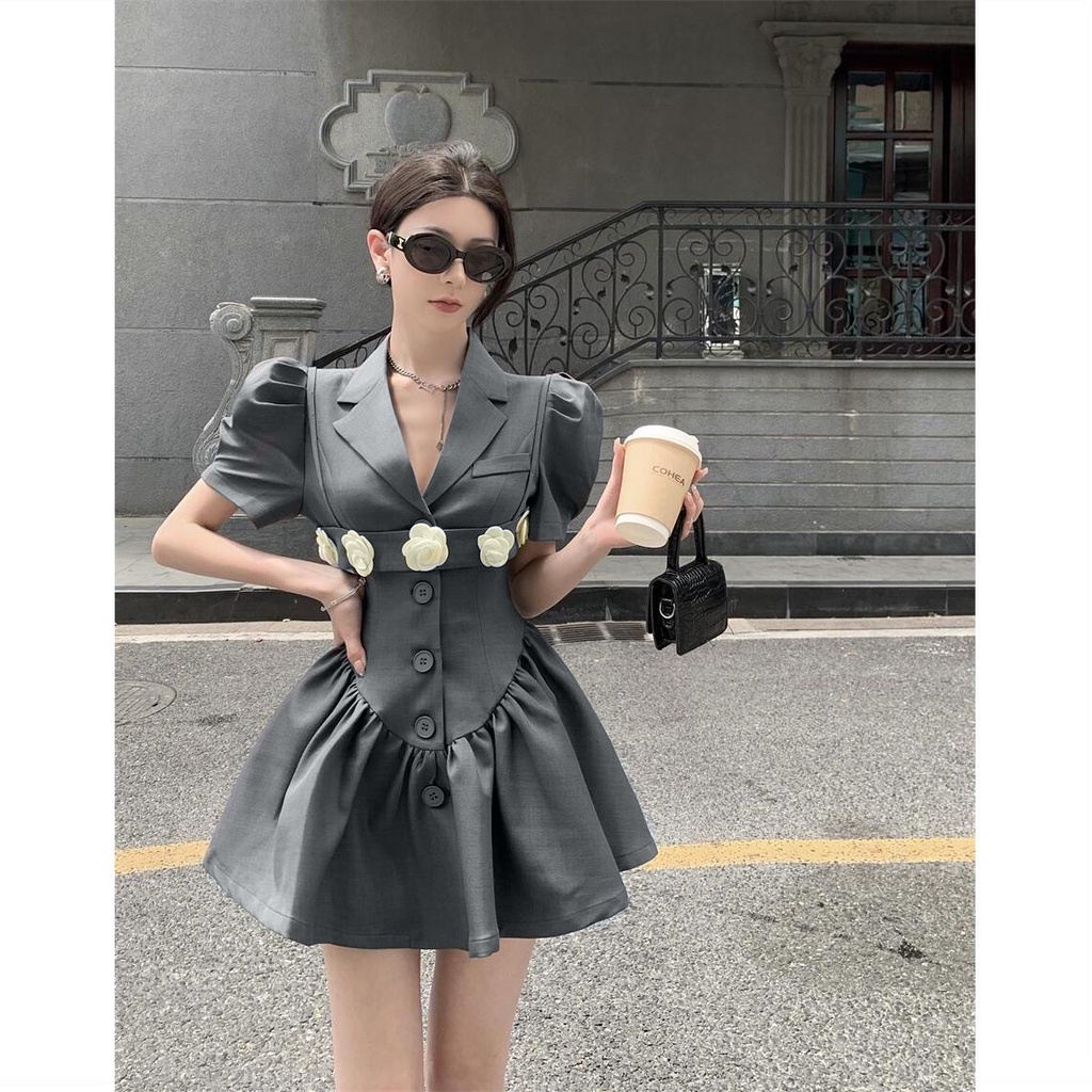 Váy xòe ôm eo tay phồng phong cách thời trang cho nữ
