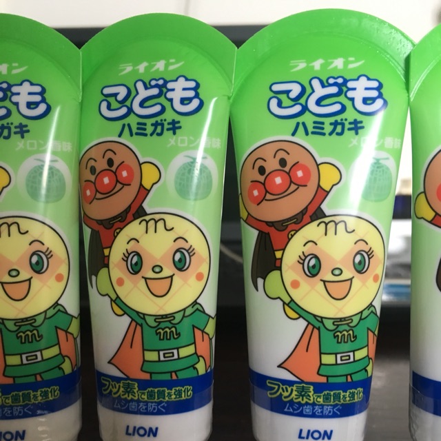 Kem đánh răng lion