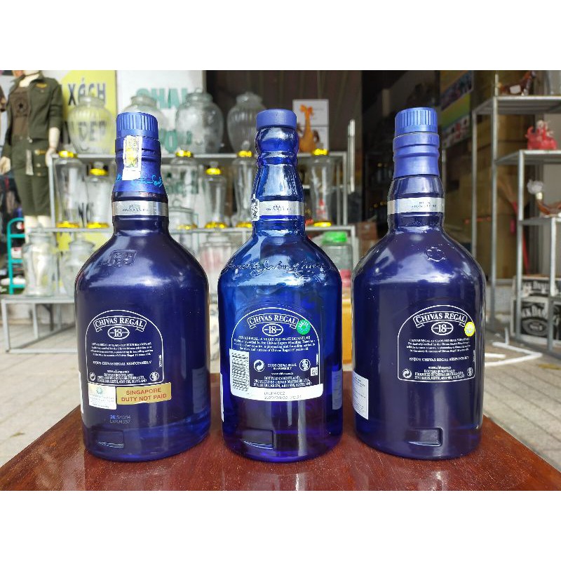 Vỏ chai rượu thủy tinh Chivas 18 Blue xuất xứ Scotland dung tích 700ml rất đẹp.