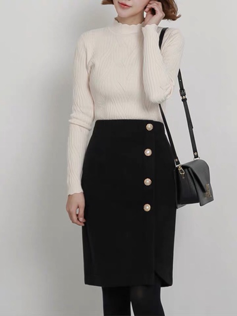 Chân váy bút chì phối cúc sườn trẻ trung | BigBuy360 - bigbuy360.vn