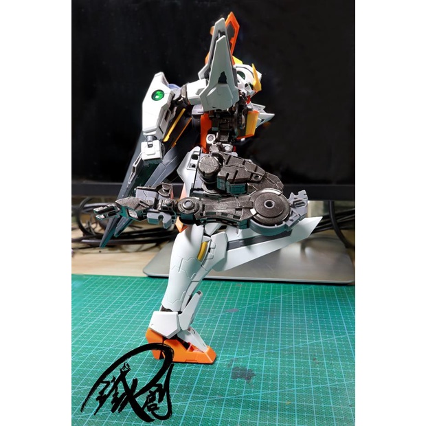 Bộ Khung Xương Kim Loại MG 1/100 00 Gundam Exia/ Dynames/ Kyrios/ Virtue/ XN 00 Raiser/ Qant Full Saber/ Seven Sword