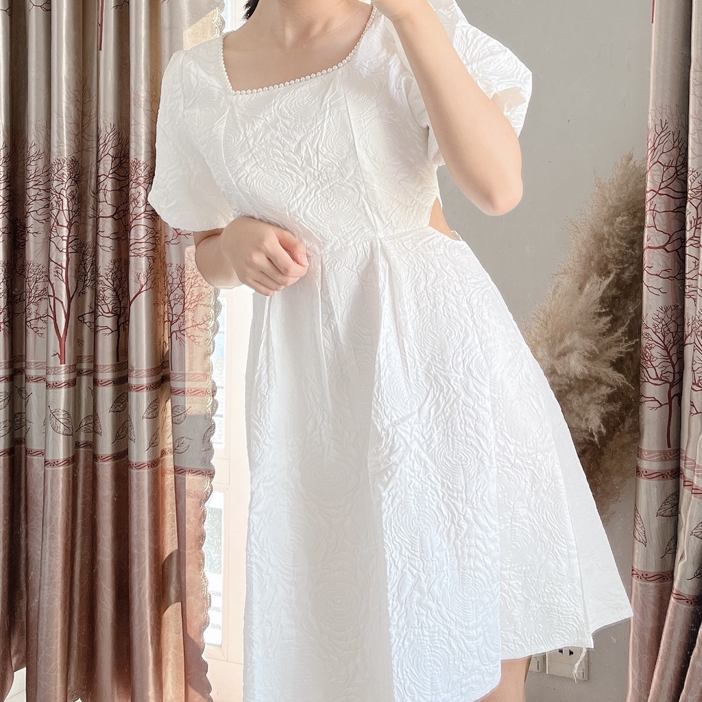 Đầm Váy Xốp Vân Hoa Tay Phồng Cổ Vuông Viền Ngọc Trai Tà Váy Xòe Dài Đến Đầu Gối Trẻ Trung | Smide Clothing