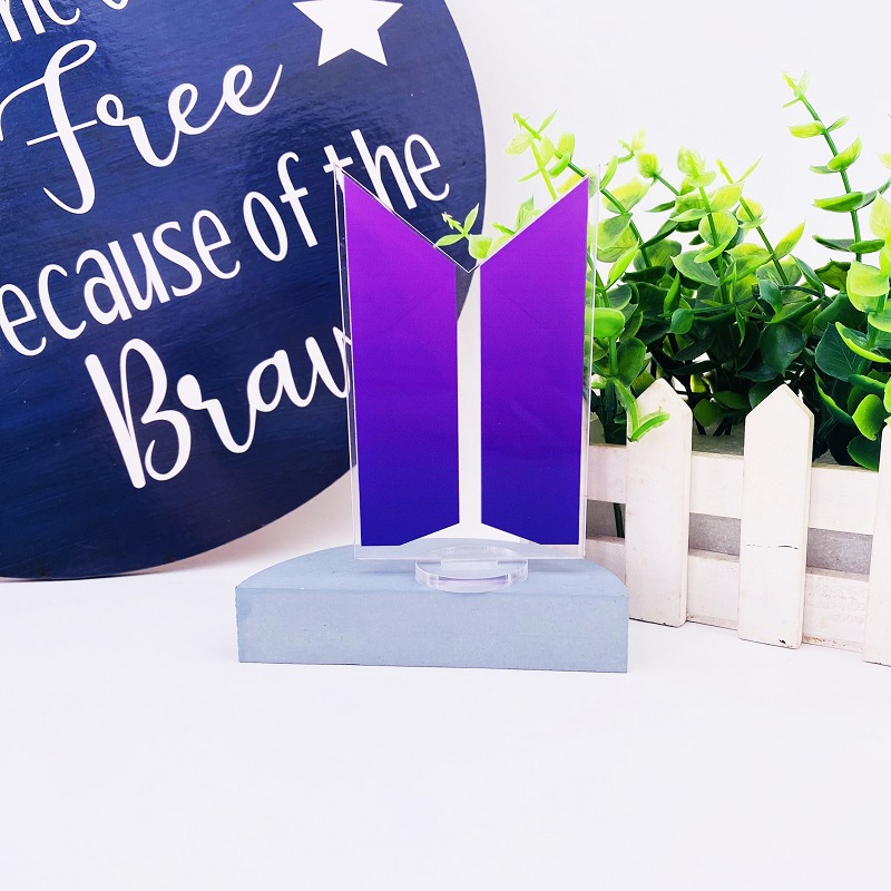 Đế trưng bày bằng acrylic hai mặt in hình BTS album mới trang trí để bàn