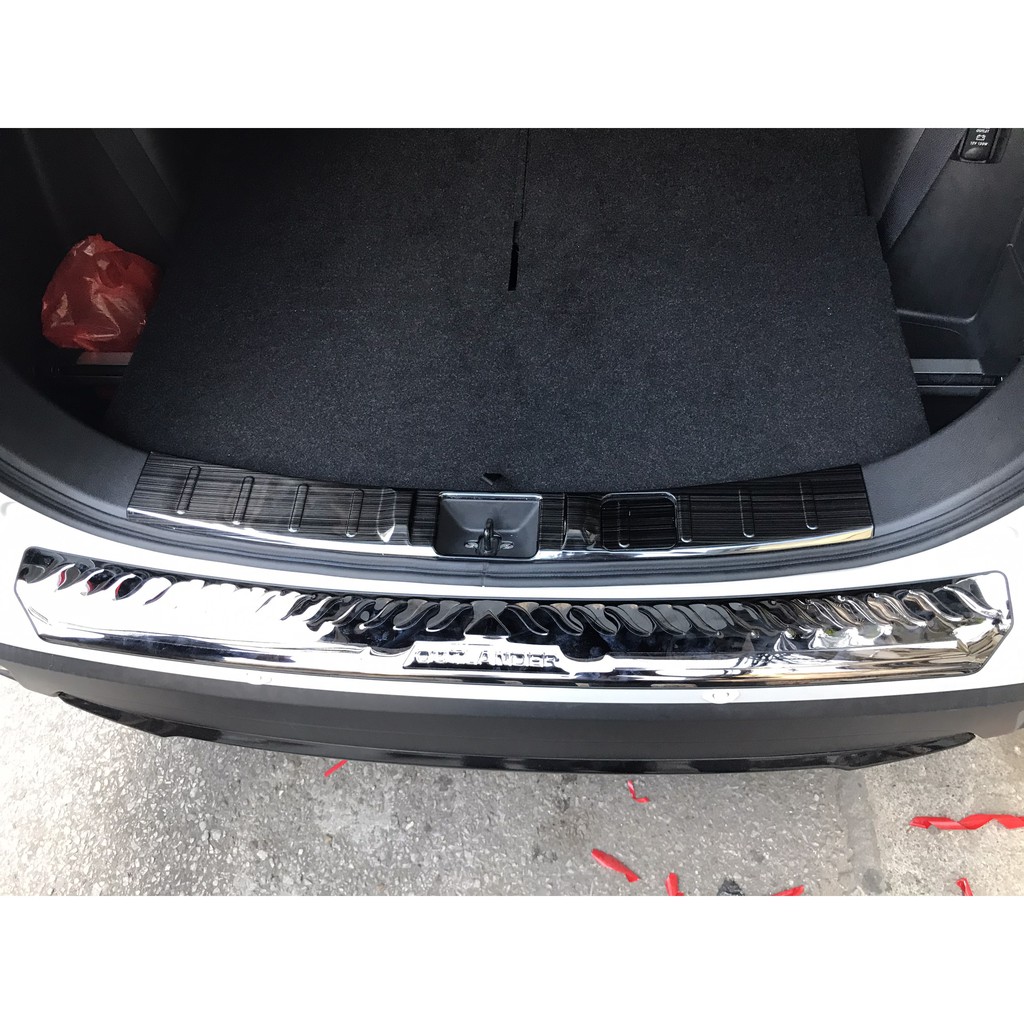 Ốp chống trầy cốp trong, ngoài xe Mitsubishi Outlander 2018-2020, chất liệu Titan