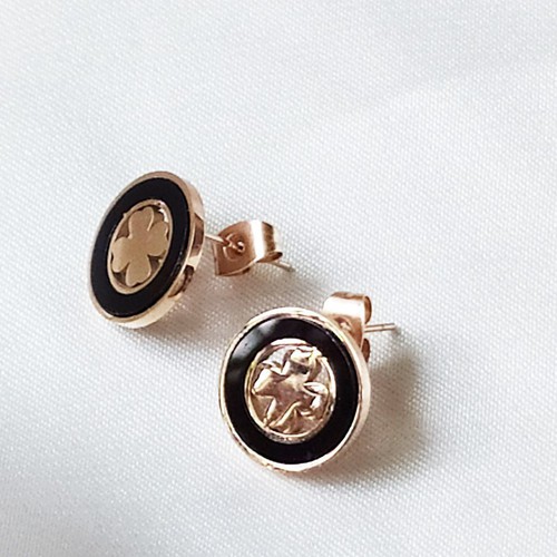 Bông Tai Nữ Hình Tròn Có Cỏ 4 Lá Titan Ko Đen TT 2750