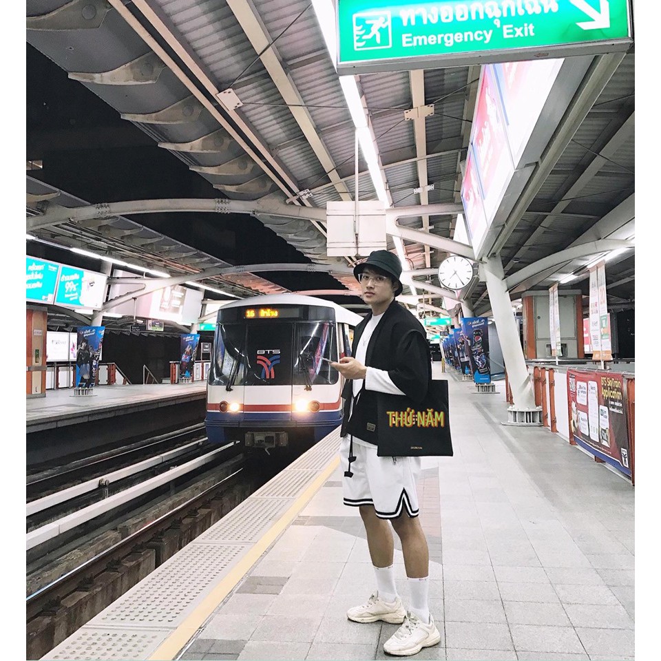 Quần short thun nam 1v line sọc lưng thun ống rộng vải poly 2 da 4 chiều - Quần short thun nam nữ unisex | BeWay | BigBuy360 - bigbuy360.vn