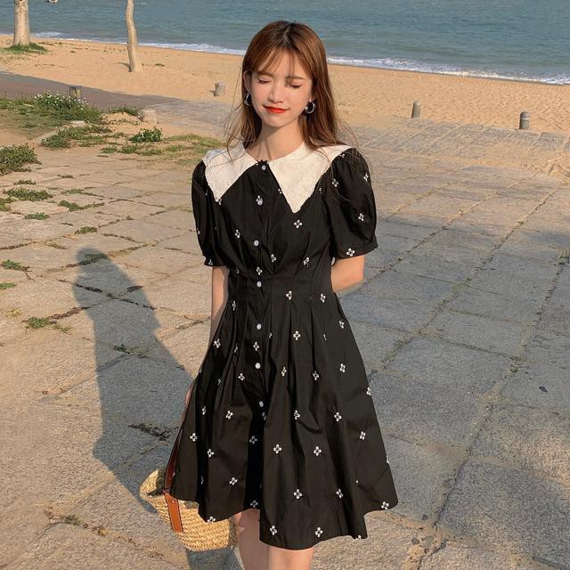 Mùa hè năm 2021 phiên bản Hàn Quốc mới của eo và cổ áo búp bê một đường mỏng tính khí bong bóng váy ngắn ta