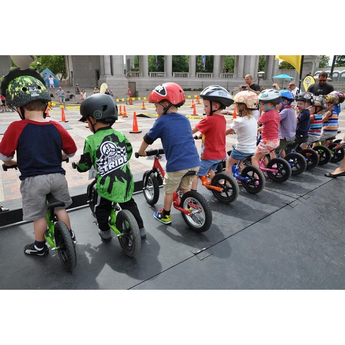 Xe thăng bằng Strider Sport hàng Mỹ,tặng mũ bảo hiểm và bộ bảo vệ tay chân, chuông xe