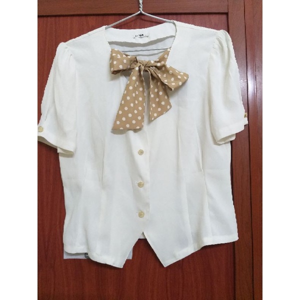 Áo sơmi trắng cổ nơ size S-M thanh lý