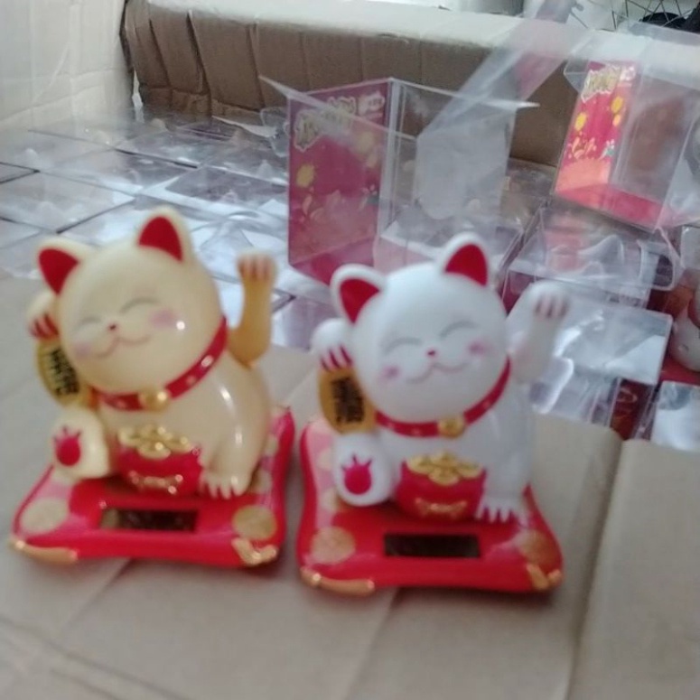 Mèo Thần Tài - Mèo May Mắn Mini Maneki Neko Tự Vẫy Tay Dùng Nguồn Năng Lượng Ánh Sáng Chất Liệu Nhựa ABS