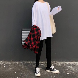 Áo thun trắng tay dài oversize