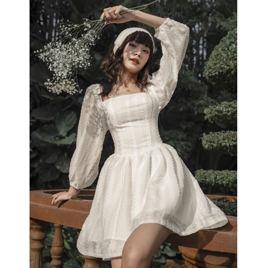 Đầm kem thêu hoạ tiết Chloe Dress