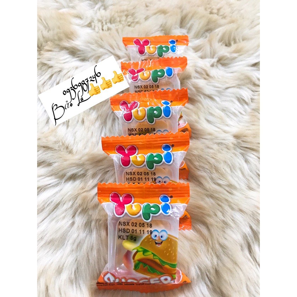 1 viên kẹo dẻo burger yupi
