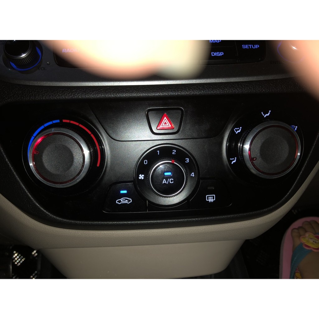 Núm điều hòa xe Hyundai Accent Model: 2017-2022 MT Base/AT Tiêu chuẩn