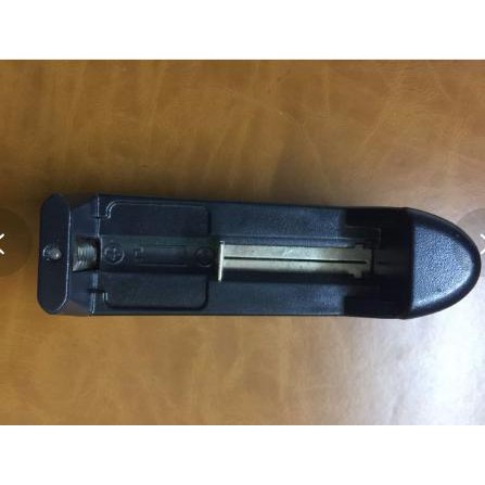 Đế sạc pin 18650