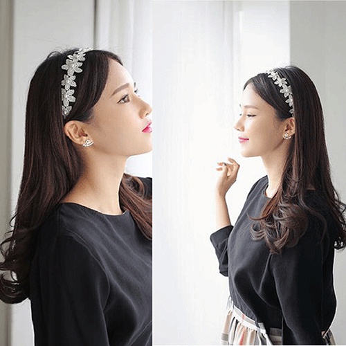 Khuyên tai hình hoa cúc đính đá phong cách Hàn Quốc thanh lịch dành cho nữ