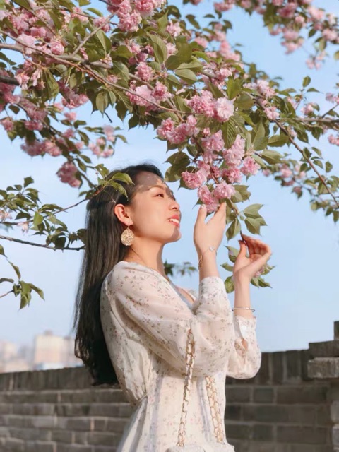 Váy hoa nhí mỏng cổ V 2 màu | BigBuy360 - bigbuy360.vn