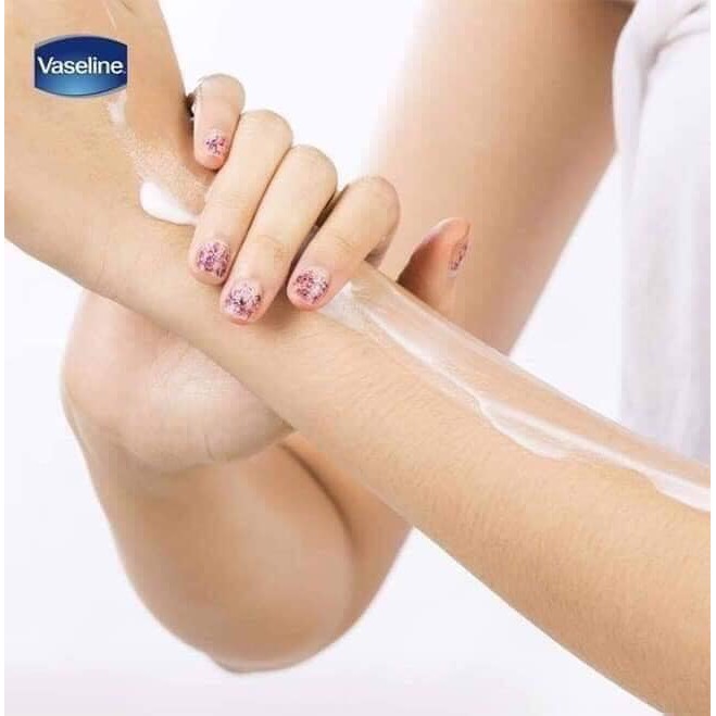 Sữa dưỡng thể trắng da toàn thân Vaseline bản Mỹ 725ml