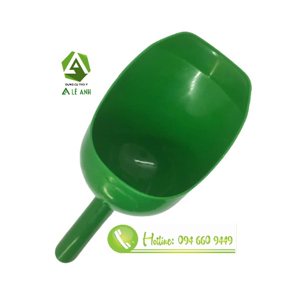 Giá xúc cám nhựa 1.5kg , giá xúc cám, gáo múc thức ăn trong chăn nuôi, dụng cụ nuôi heo