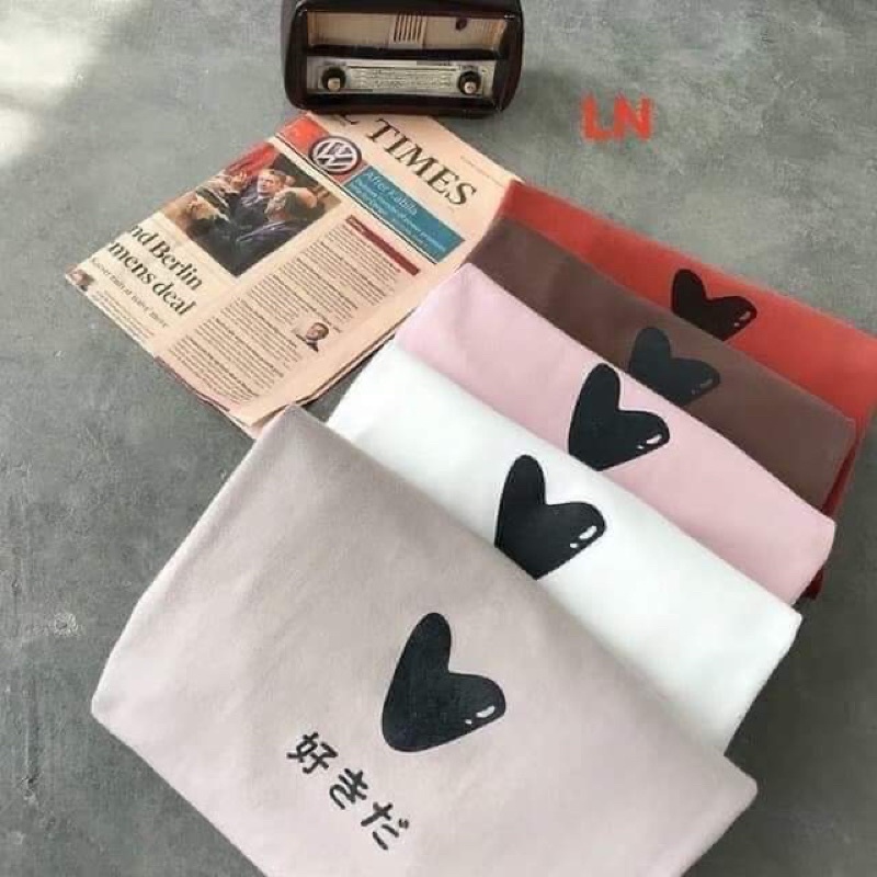 Áo phông tim đen chữ nhật TH6