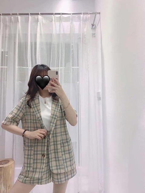 🥰 RESTOCK nhẹ nhàng full màu lunnn nè ! Tầm này diện Set vest kẻ hàn xẻng vẫn là BEST nhất nha! Hack tủi vô đốiii luní