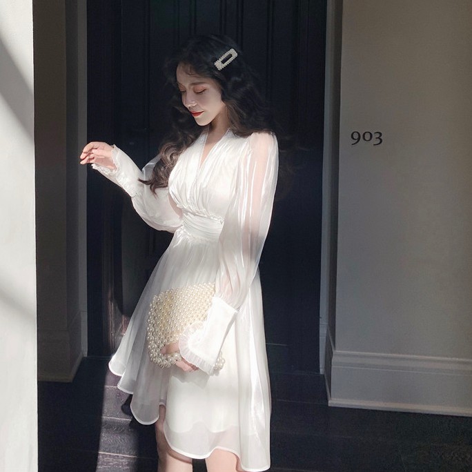 Đầm trắng mini dáng xòe tay dài Emilyshop