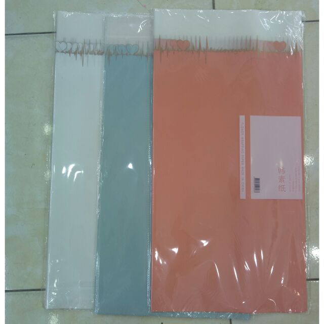 Giấy  gói hoa bóng mờ viền tim 20 tờ