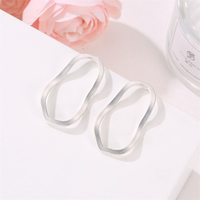 Bông tai kim loại thiết kế cá tính độc đáo thời trang cho nữ