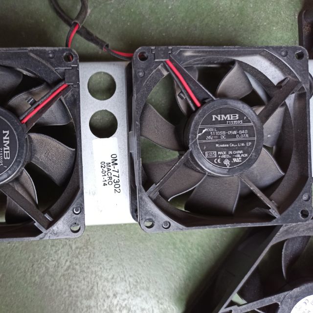 Quạt vuông 8cm 12v nidec 0.30A