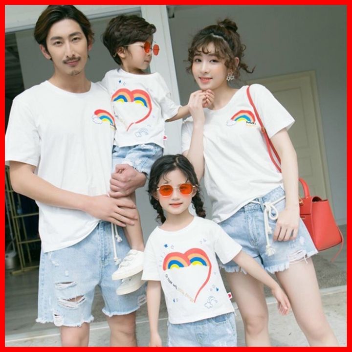 Áo Thun Đồng Phục Gia Đình Màu Trắng In Trái Tim Cầu Vòng ATN6346