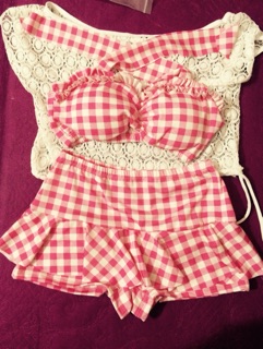 Bikini Caro kèm áo ren lỗ