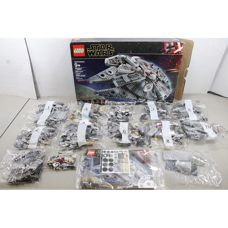 LEGO Star Wars 75257 Phi Thuyền Millennium Falcon