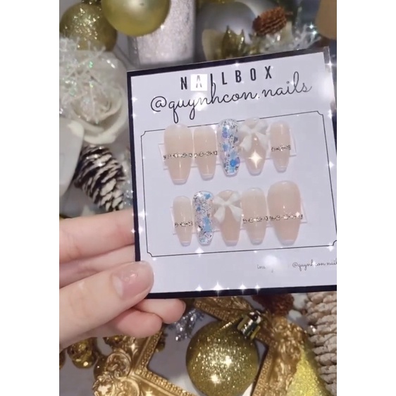 Móng up nailbox xà cừ đính dây xích đá