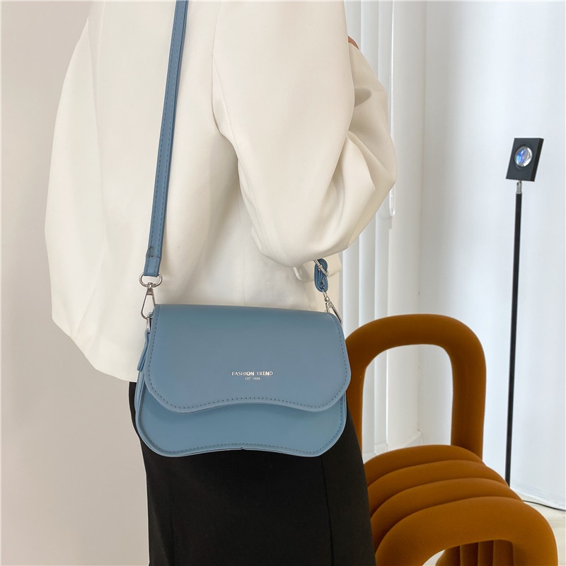 Túi đeo vai phong cách Hàn Quốc tinh tế thời trang mùa hè 2021