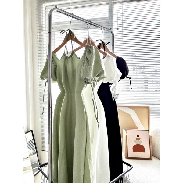 Đầm yếm rớt vai dáng dài