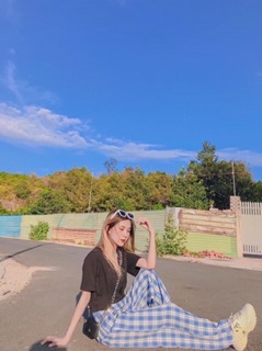 Quần culottes khoá trước kẻ hottrend