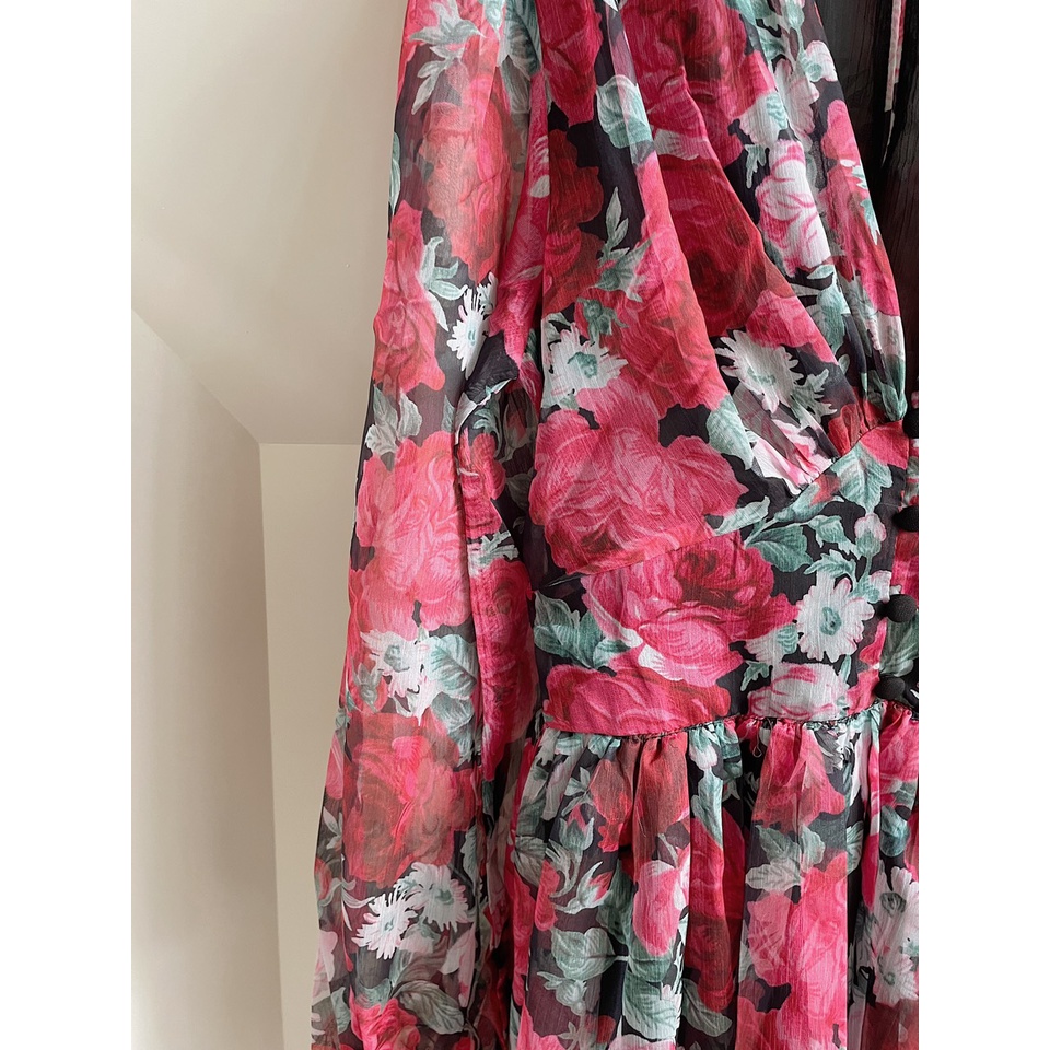 TUBYCATU | Jumpsuit đen bông đỏ nút bọc no2