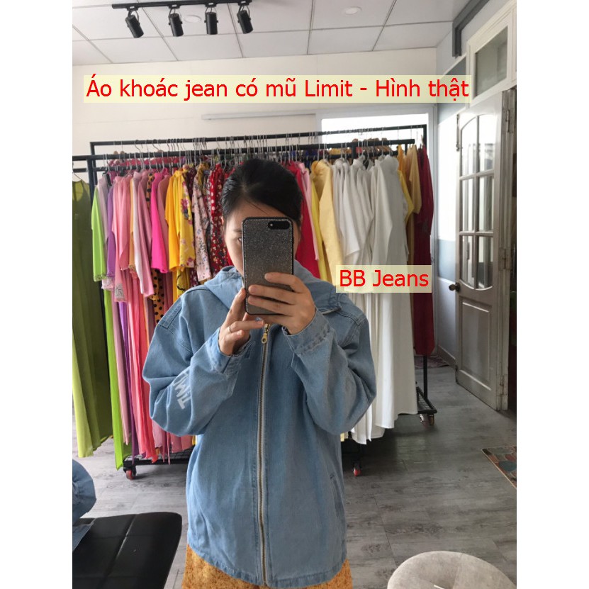 Áo khoác jean nữ có mũ Limit form rộng dài 64-66cm đủ size M-L-Xl dây kéo đồng túi trong chỉ có tại Chiwawa shop