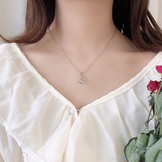 Vòng cổ thiết kế đơn giản đính đá sang trọng cho nữ
