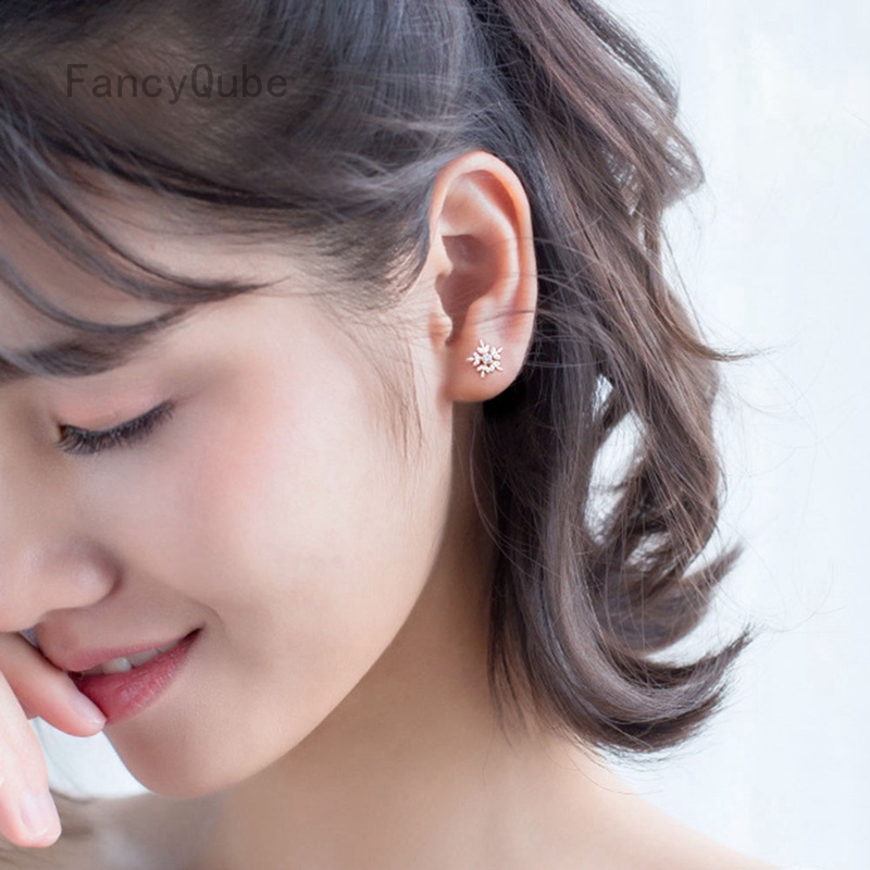 Đôi Bông Tai Hình Hoa Tuyết Đính Đá Thanh Lịch