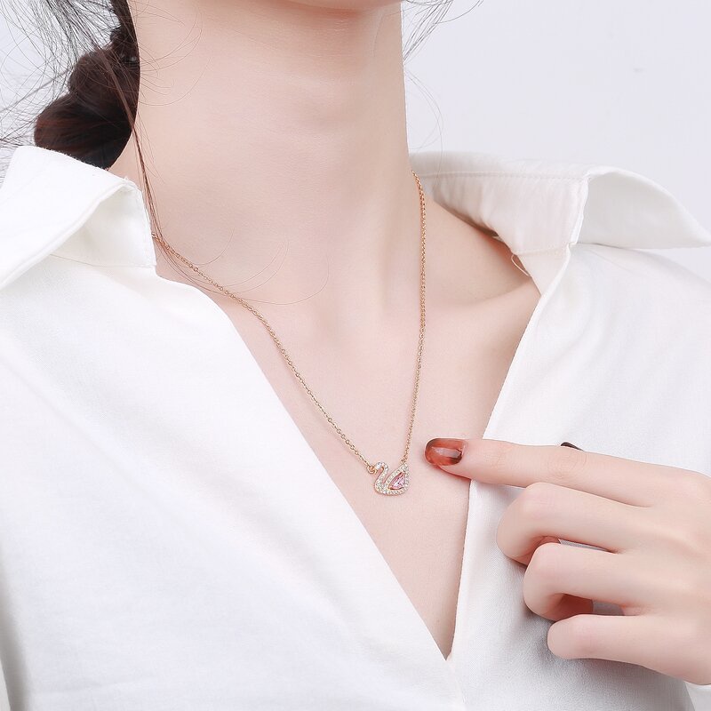 Vòng cổ Thép Titan Mặt Thiên Nga Đính Kim Cương Giả Xinh Xắn Cho Nữ