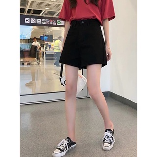 Quần sooc đen trắng basic dễ kết hợp