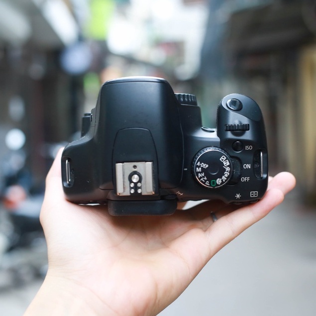 Bộ máy ảnh Canon EOS 450D kèm ống kính Canon EF-S 18-55mm F3.5-5.6