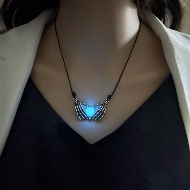 Vòng cổ Mặt Hình Móng Vuốt Ma Phát Quang Phong Cách Punk Cổ Điển