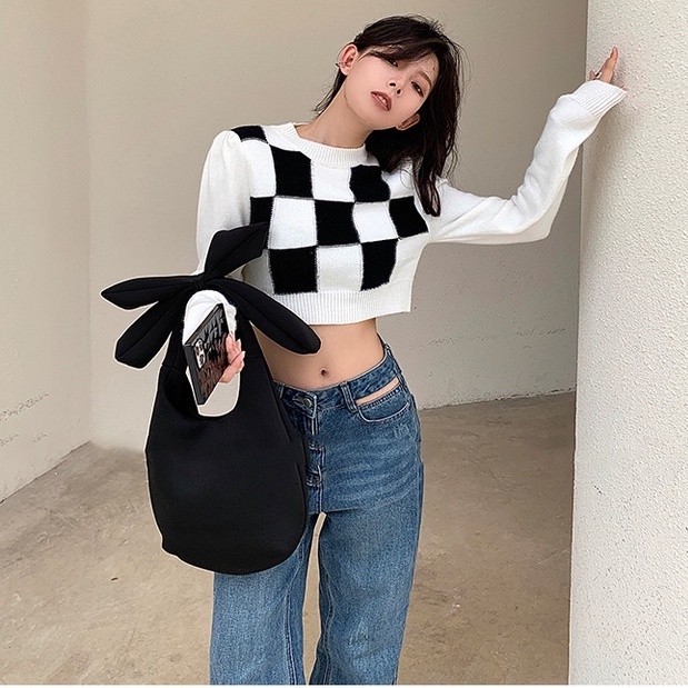 Áo croptop dài tay cổ tròn dáng rộng họa tiết kẻ ô thời trang cá tính cho nữ | BigBuy360 - bigbuy360.vn