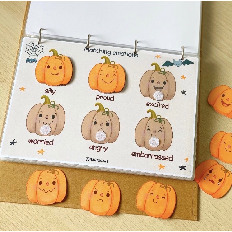 Học liệu bóc dán Montessori Busy Book Halloween