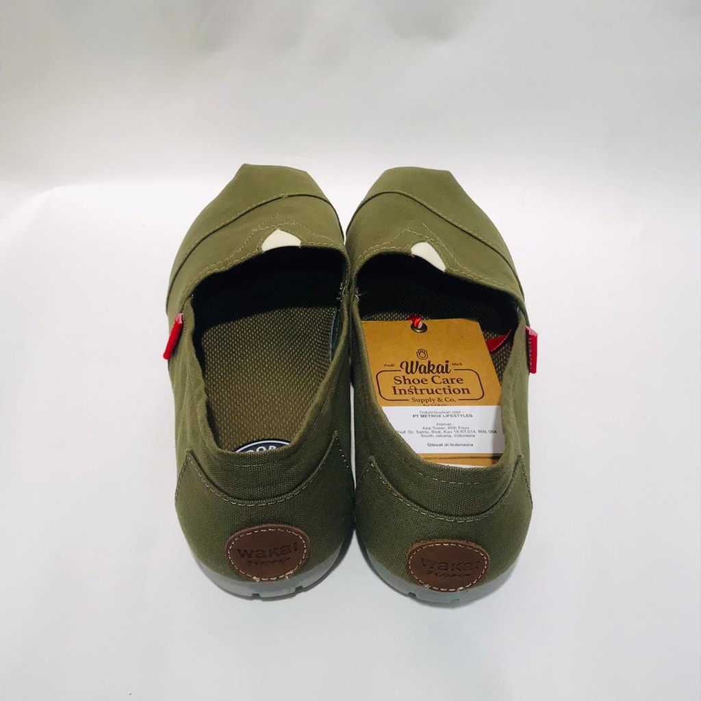 Giày Thời Trang Nữ Wakai Cw12002 Core Olive Trẻ Trung Năng Động | BigBuy360 - bigbuy360.vn